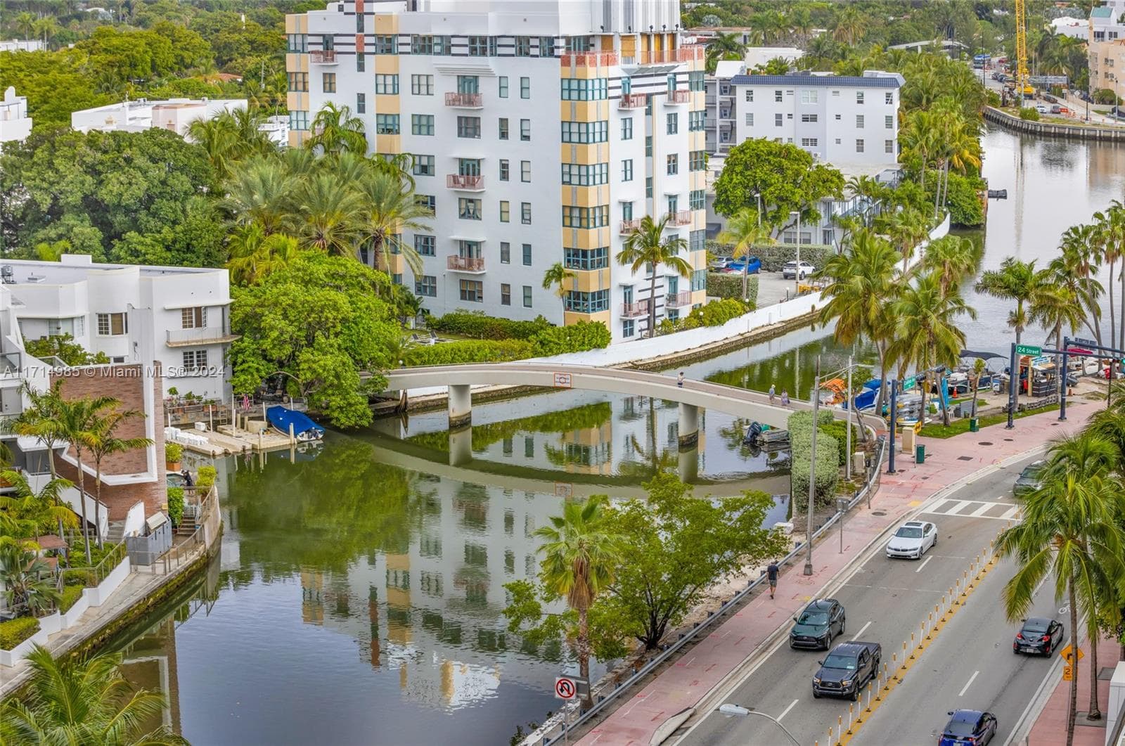 2301 Collins Ave 1030 photo 4