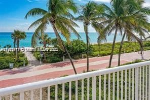 5401 Collins Ave 223 photo 4