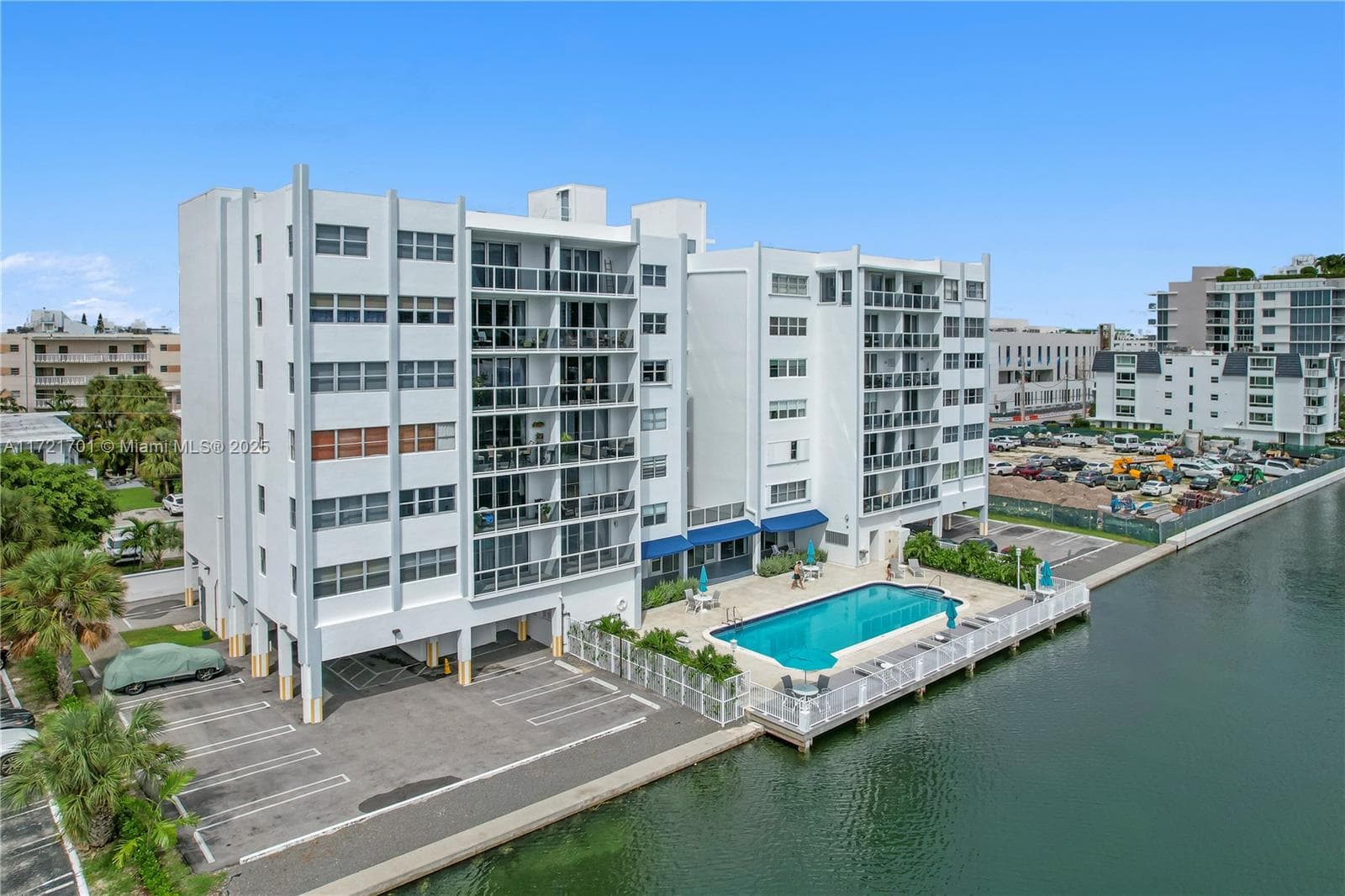 9381 E Bay Harbor Dr 401N photo 2