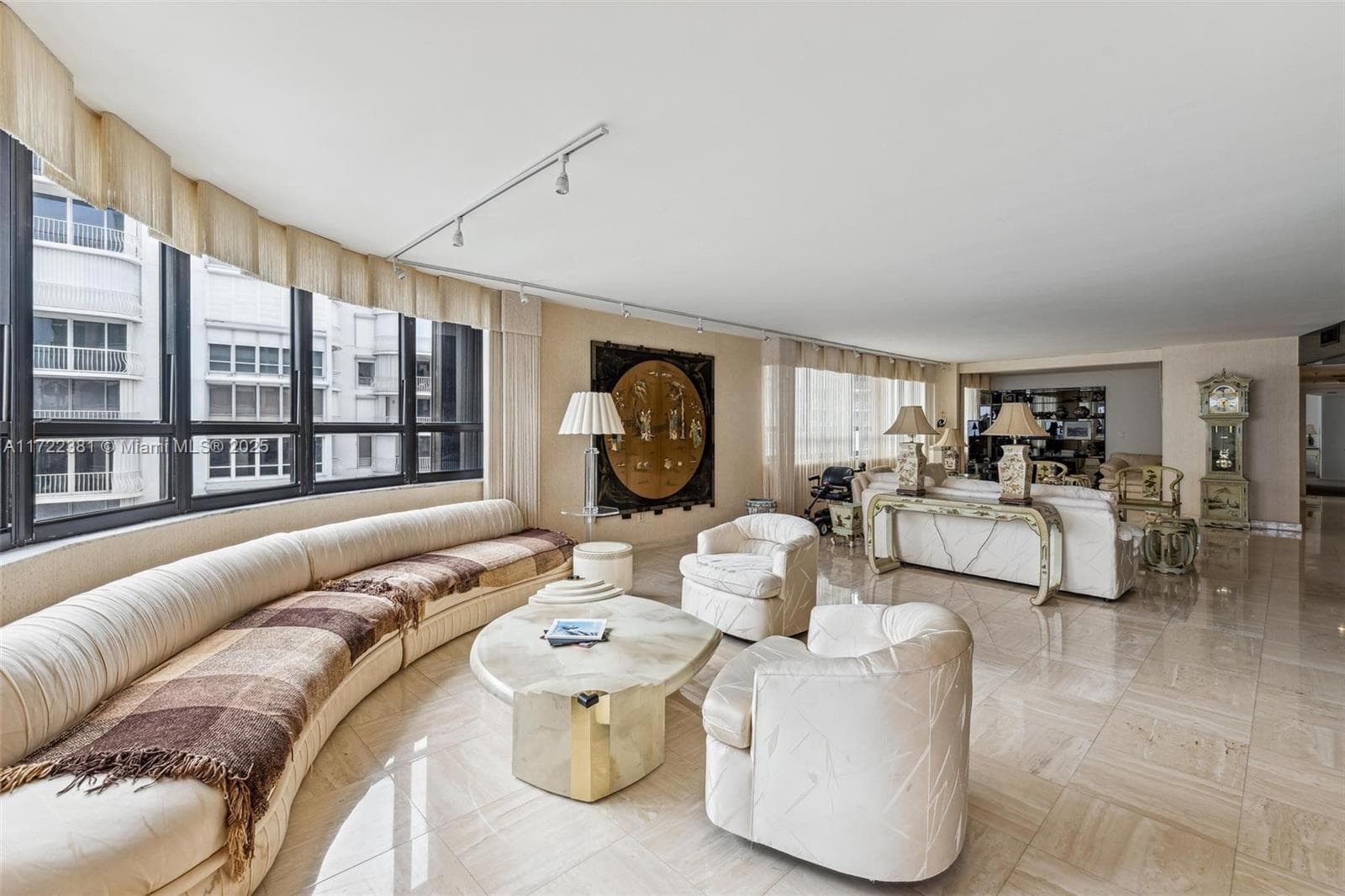 10175 Collins Ave 5