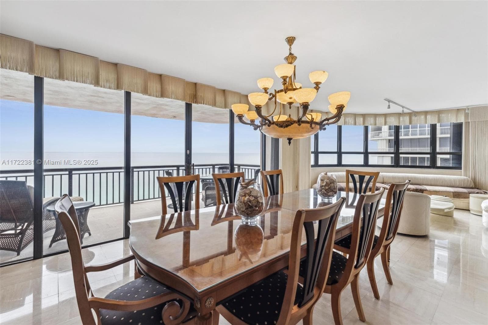 10175 Collins Ave 4