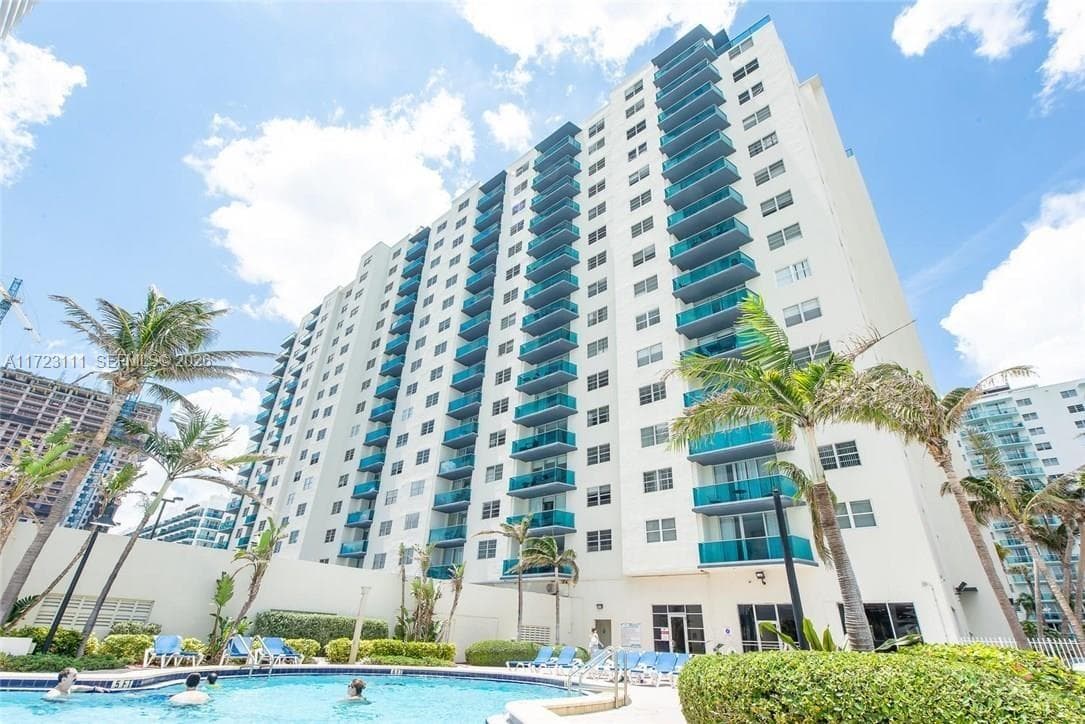 4001 S Ocean Dr 10D photo 1