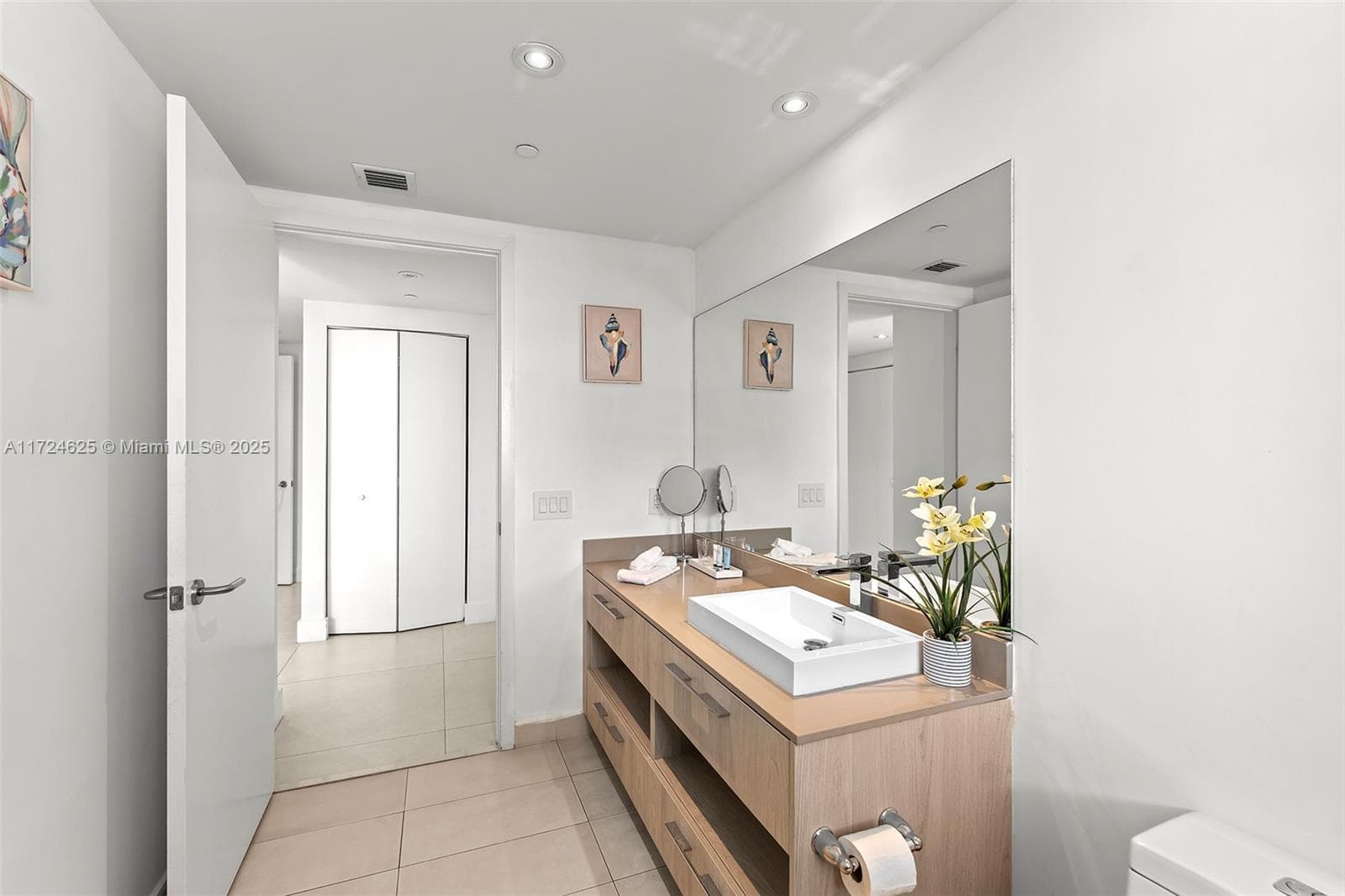 4111 Ocean Dr 3511 photo 25