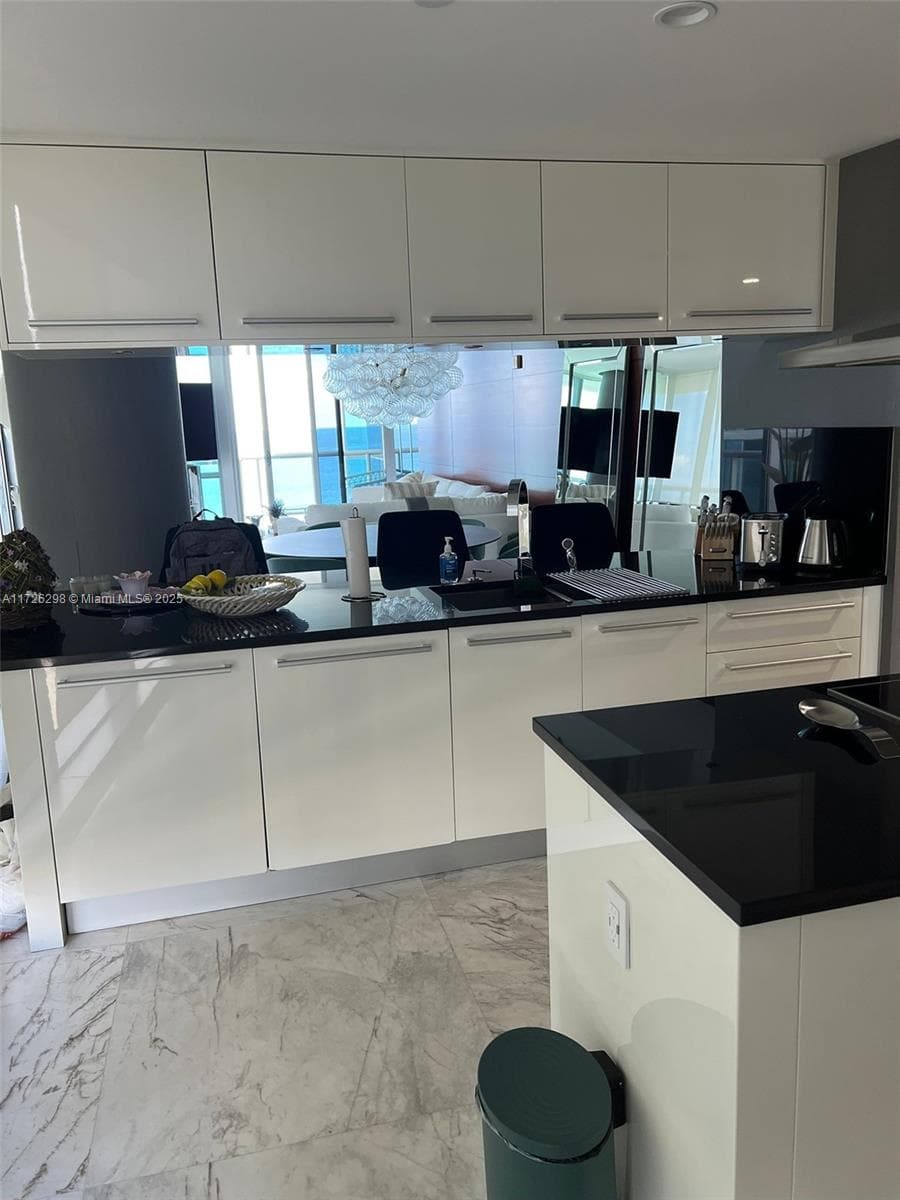 17121 Collins Ave 2008 photo 7