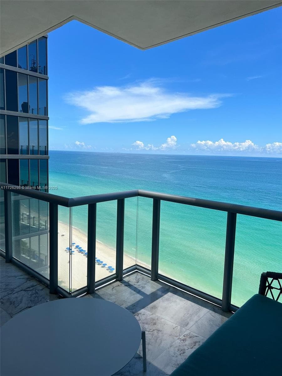 17121 Collins Ave 1