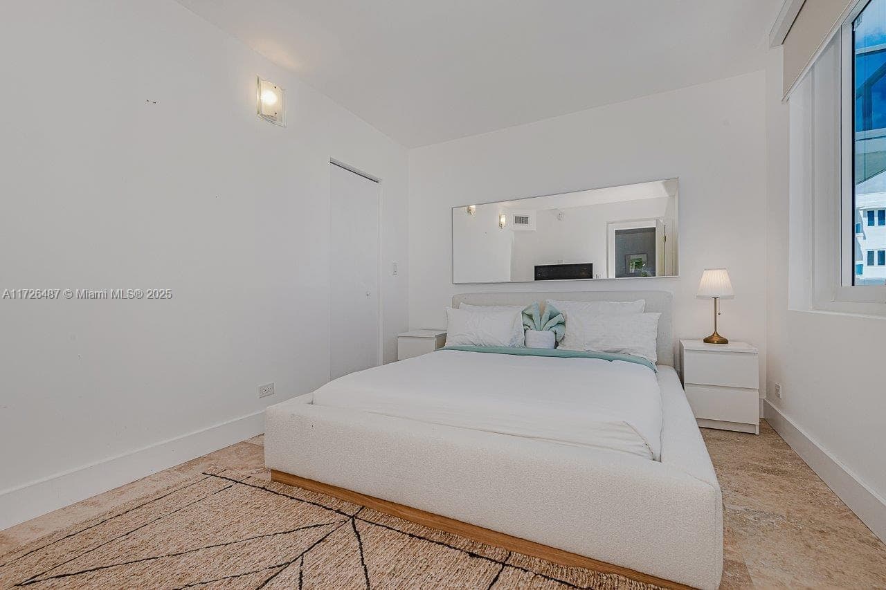 2301 Collins Ave 1515 photo 9