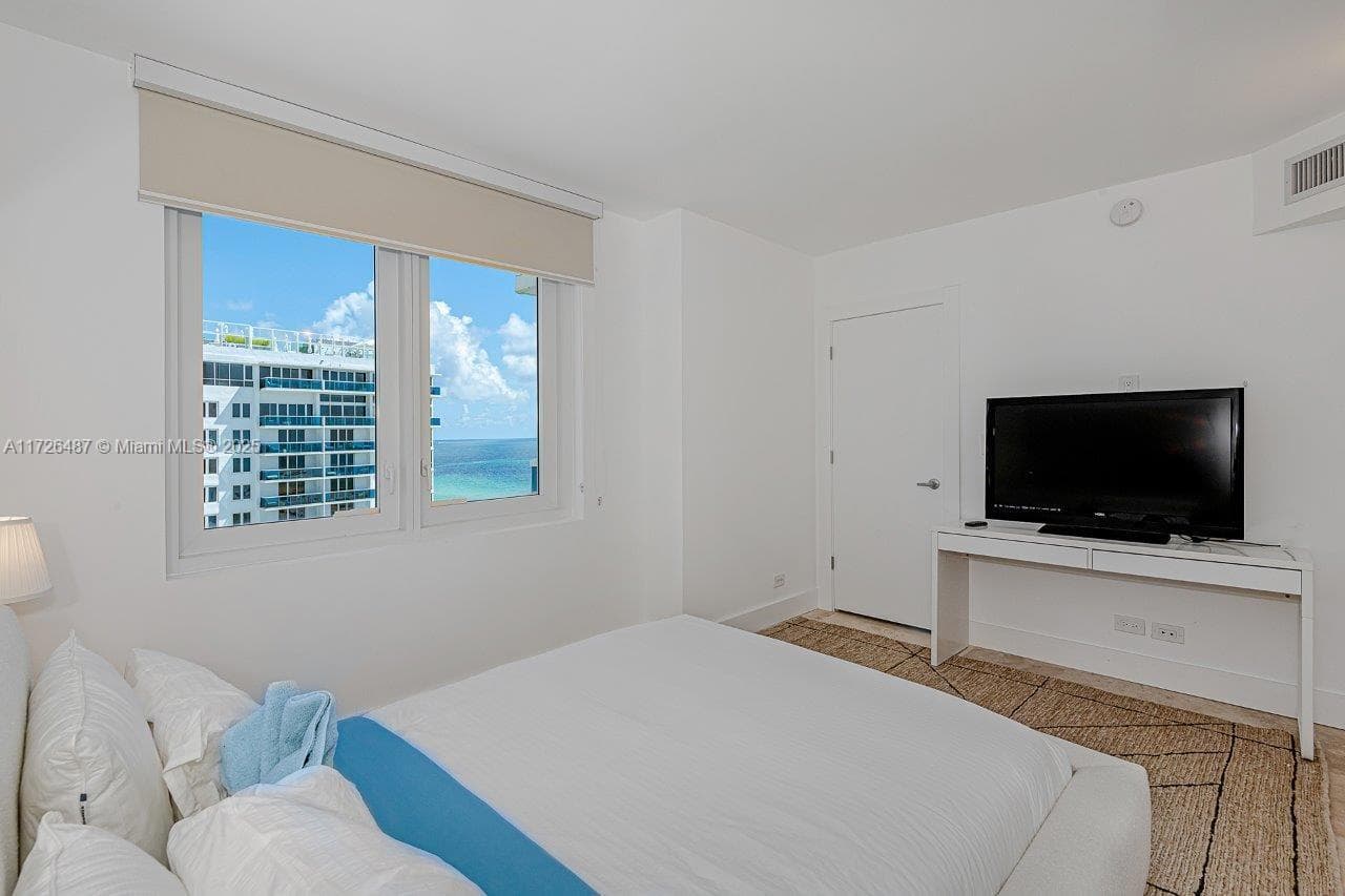 2301 Collins Ave 1515 photo 11