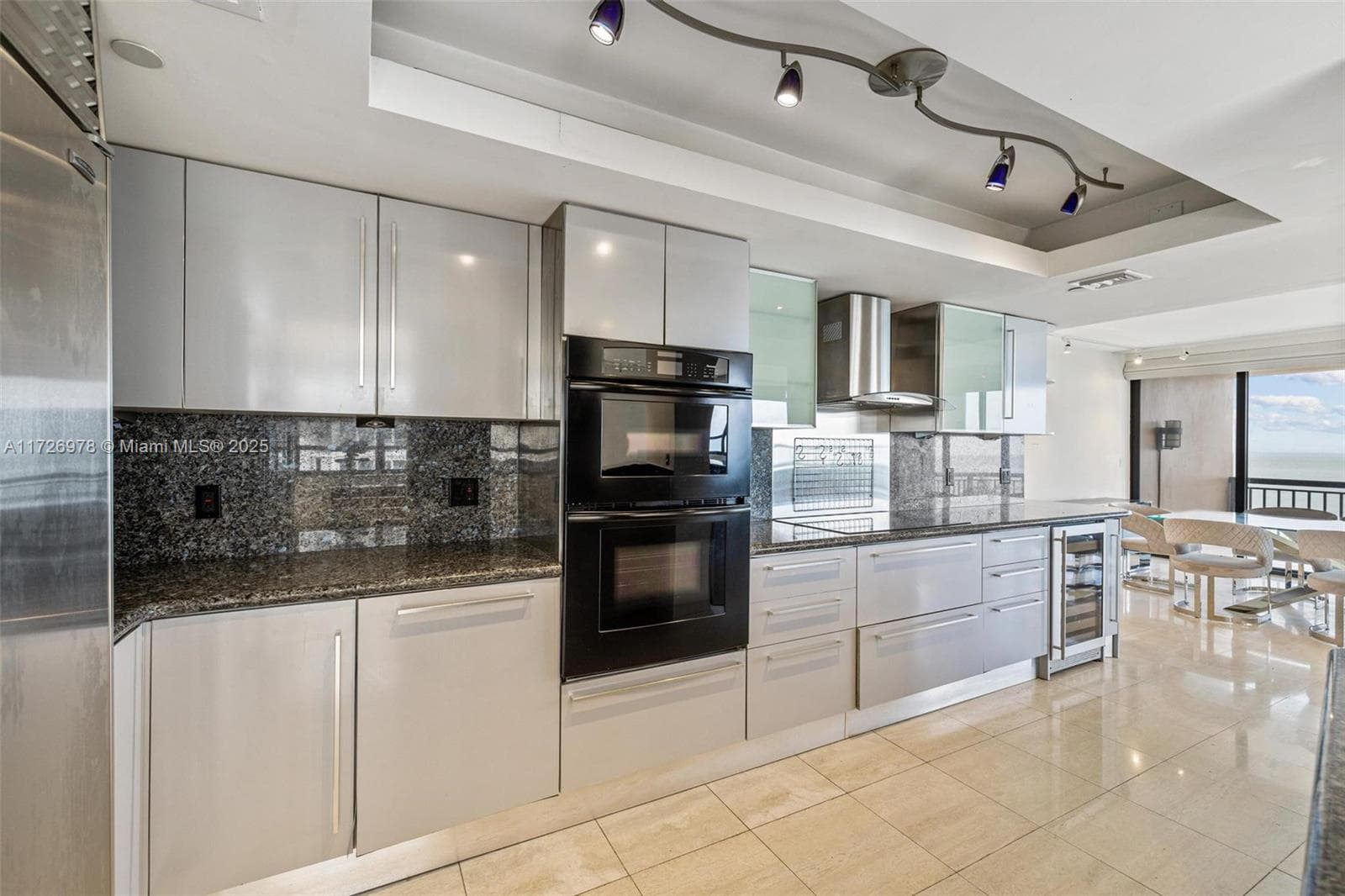 10175 Collins Ave 5