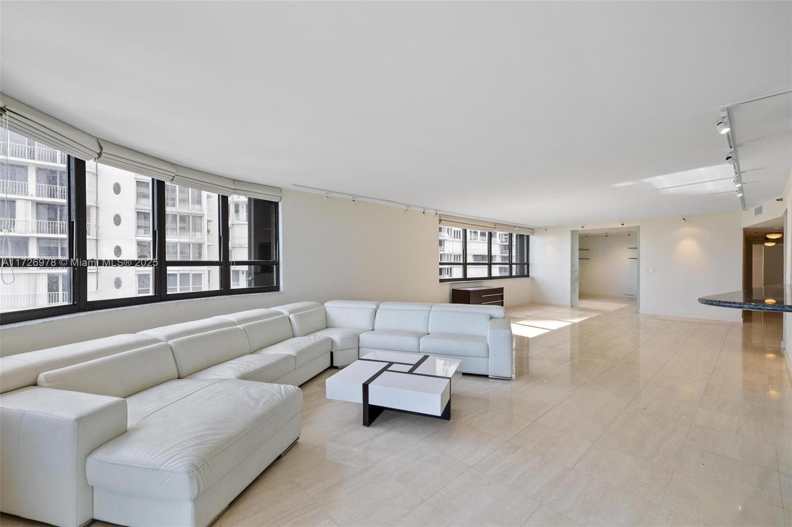 10175 Collins Ave 4