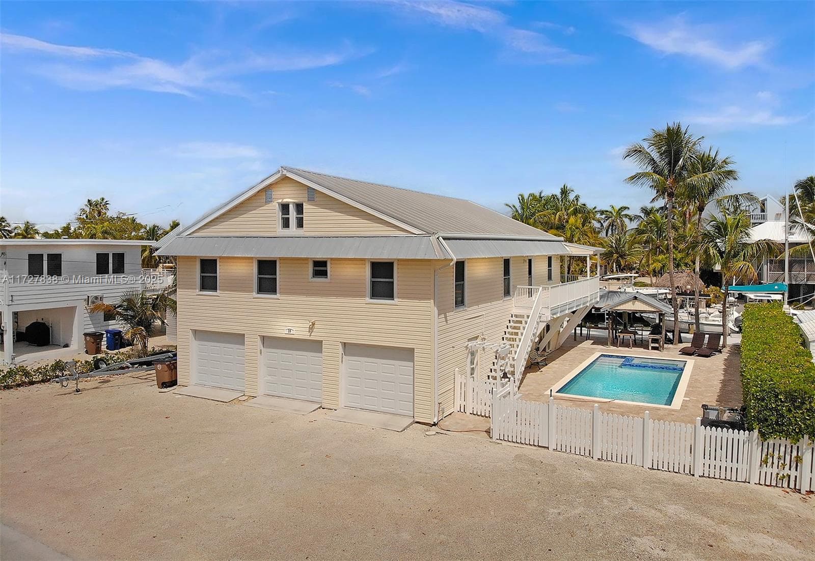 28 Center Ln 2