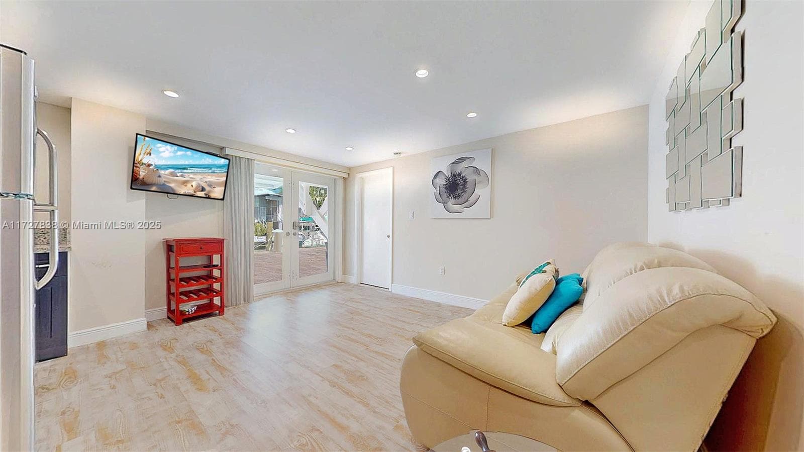 28 Center Ln photo 6