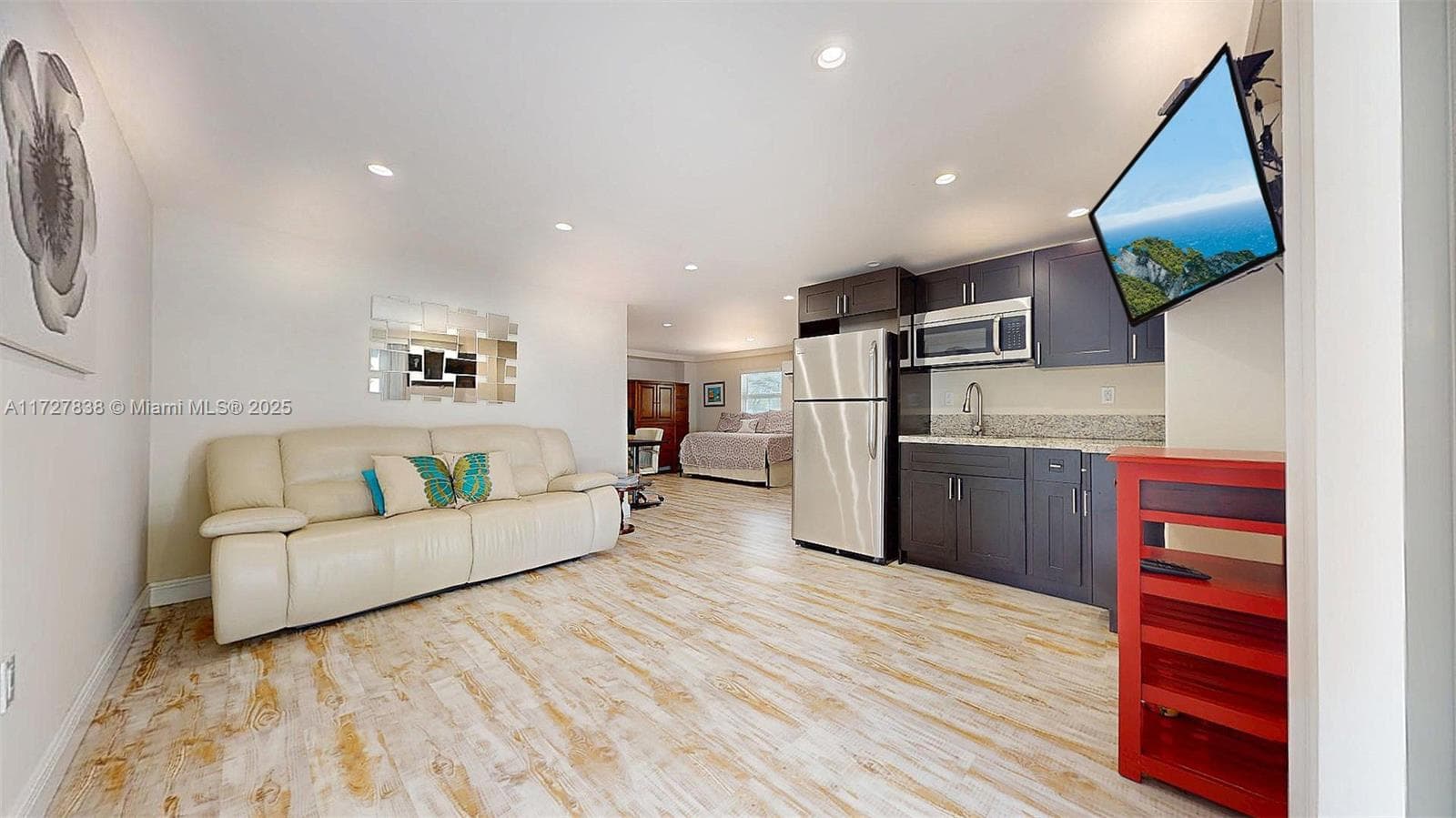 28 Center Ln photo 7