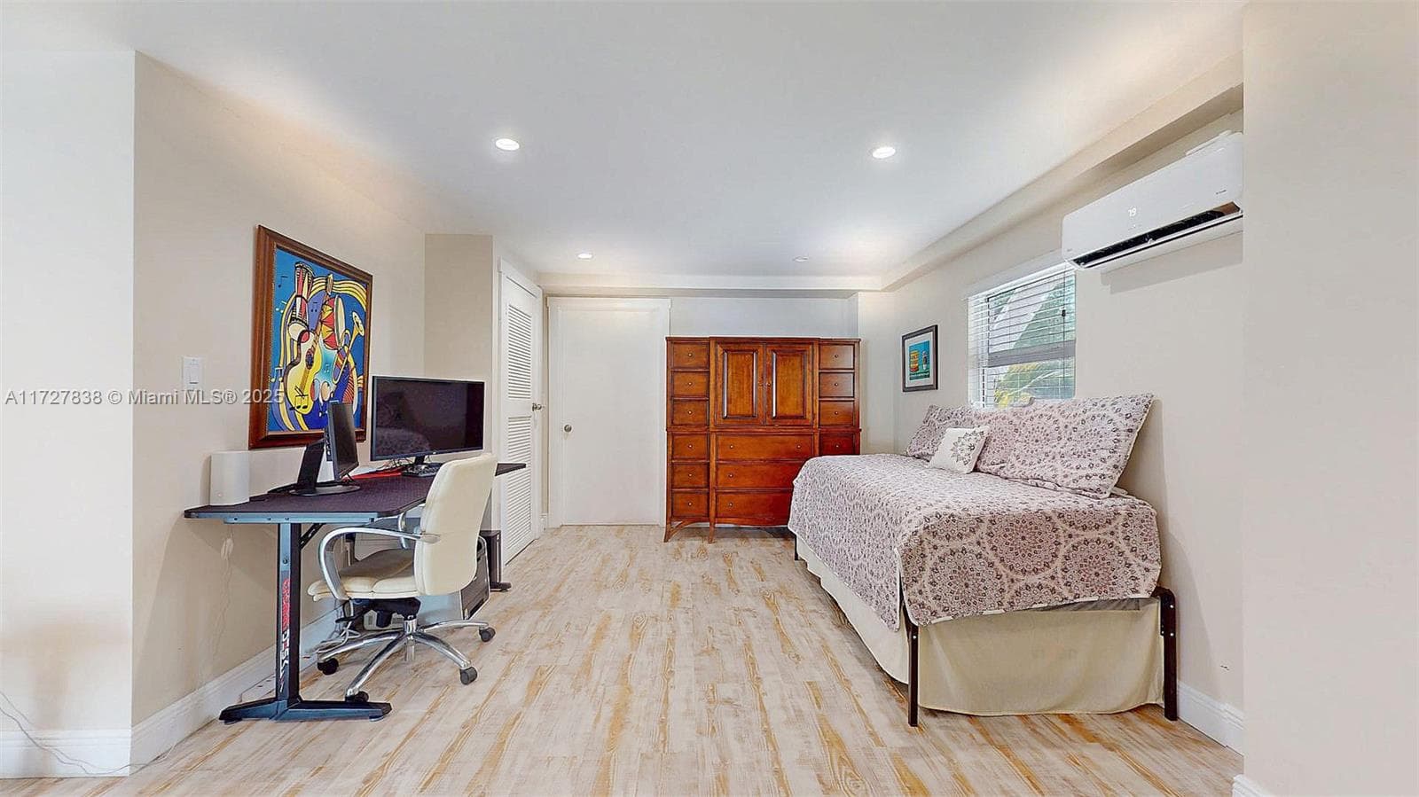 28 Center Ln 4