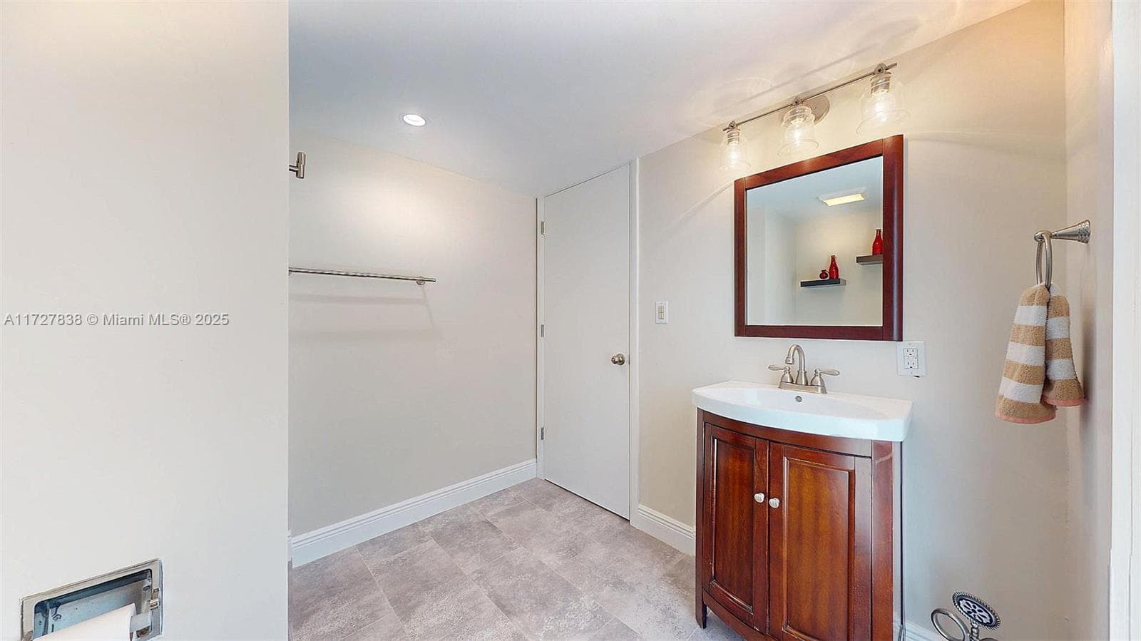 28 Center Ln photo 8