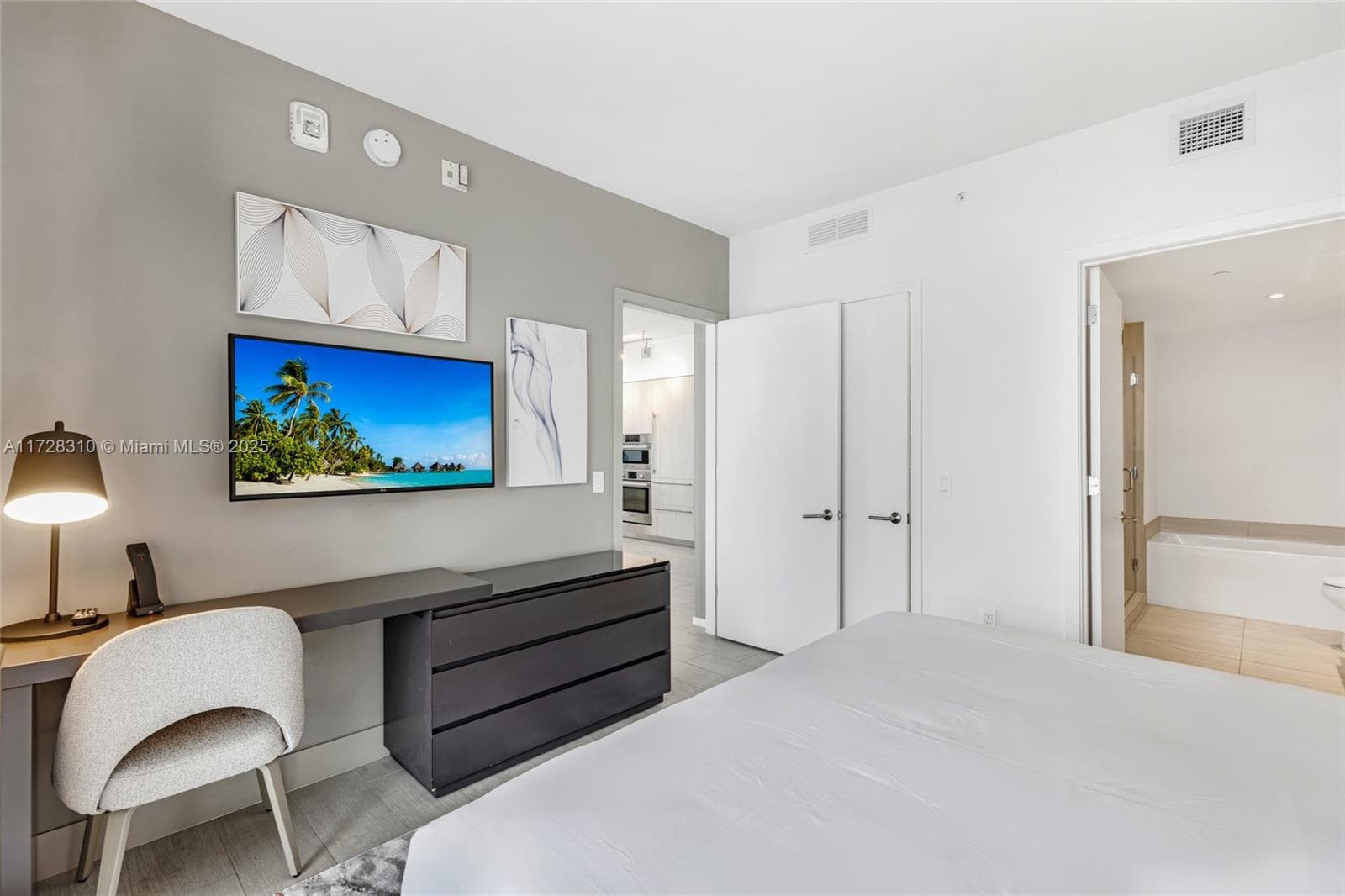 4010 Ocean Dr R1601 photo 18