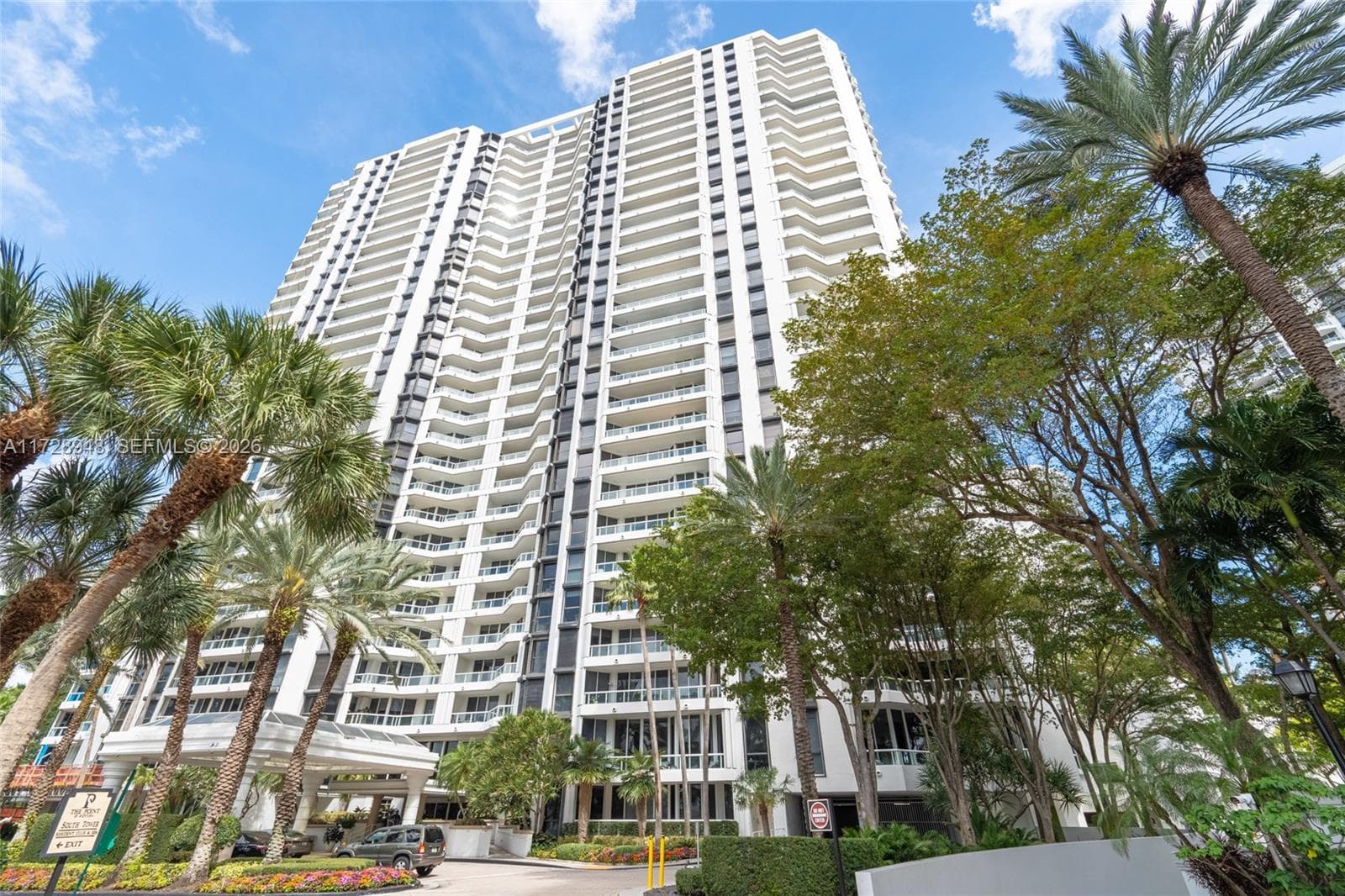 21205 Yacht Club Dr 805 photo 1