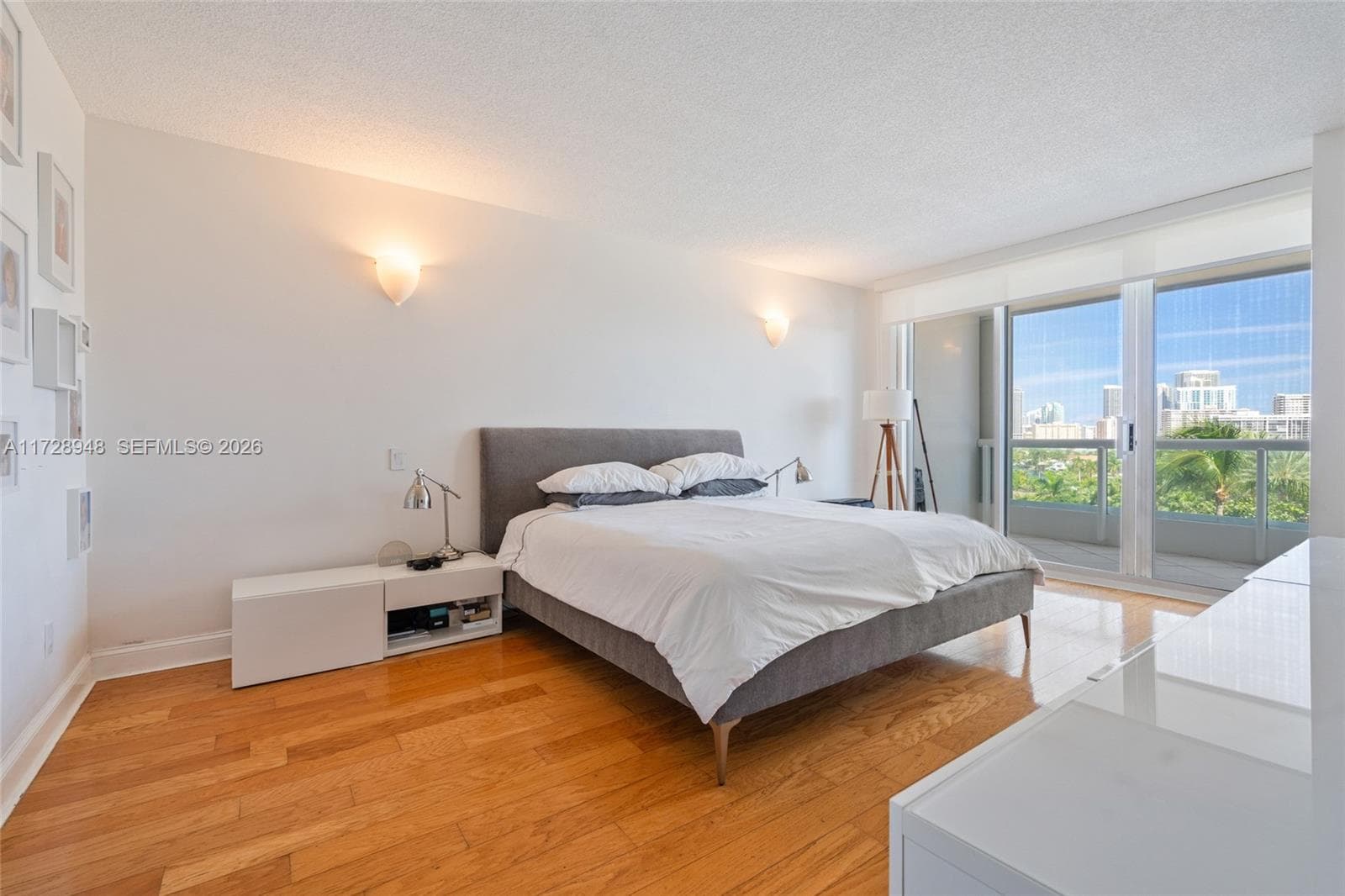 21205 Yacht Club Dr 805 photo 19