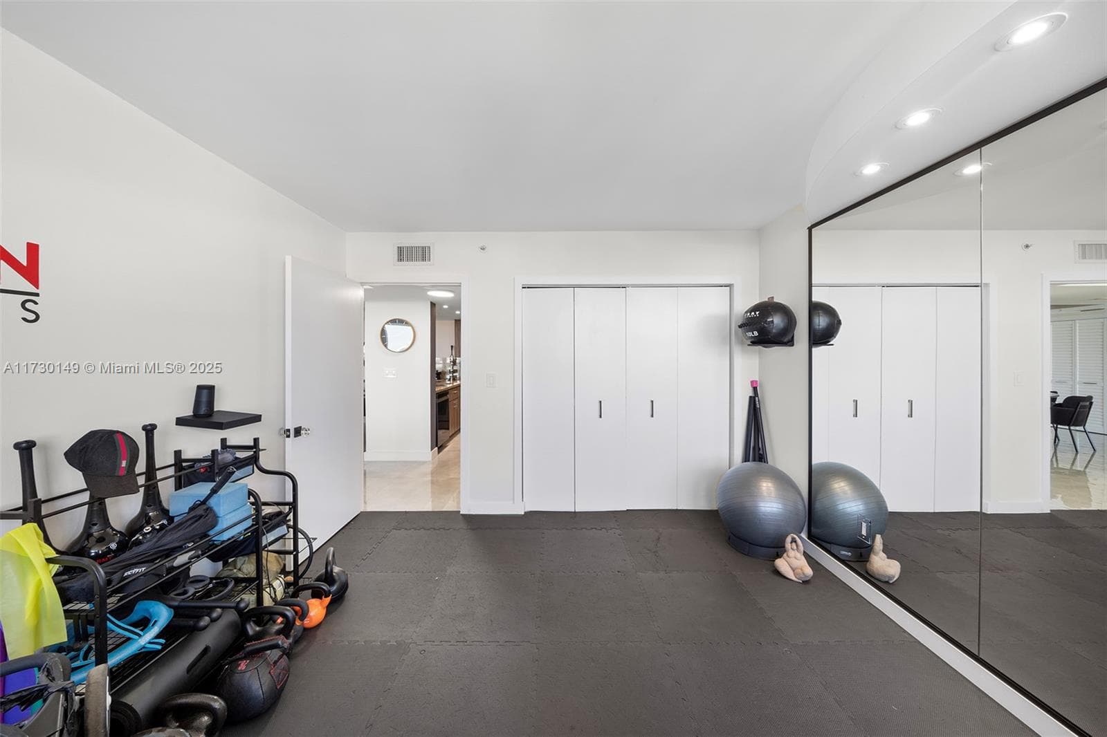 650 West Ave 1004 photo 15