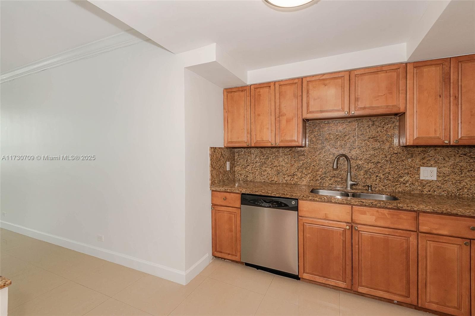 3505 S Ocean Dr 1411 photo 17