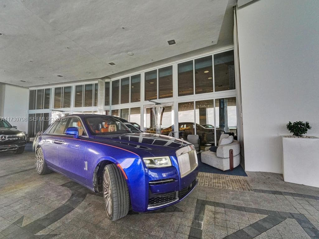 17121 Collins Ave 5