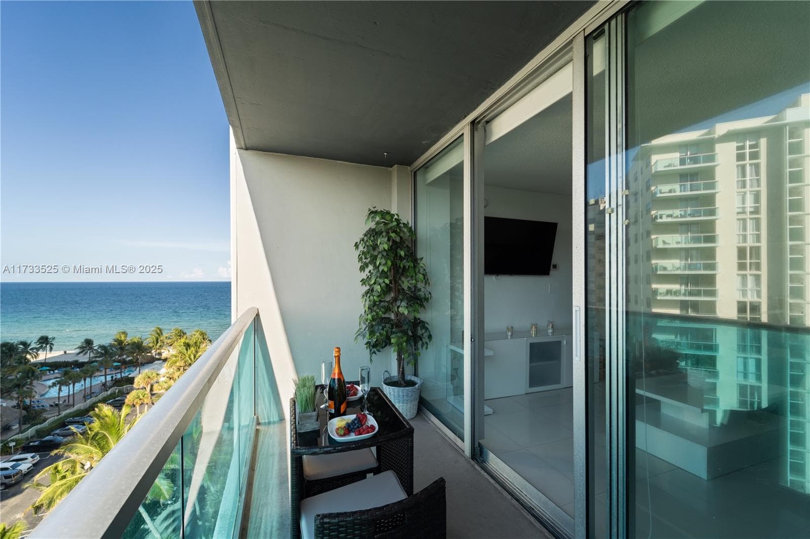 4001 Ocean Dr 10G photo 4