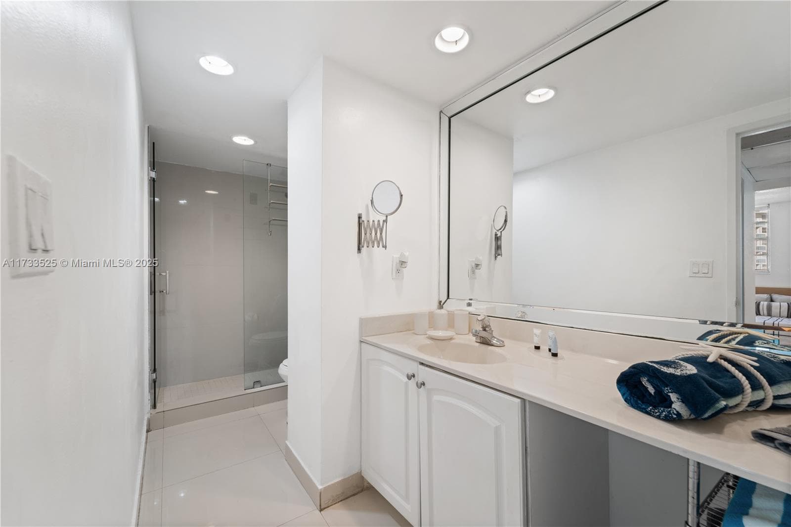4001 Ocean Dr 10G photo 21