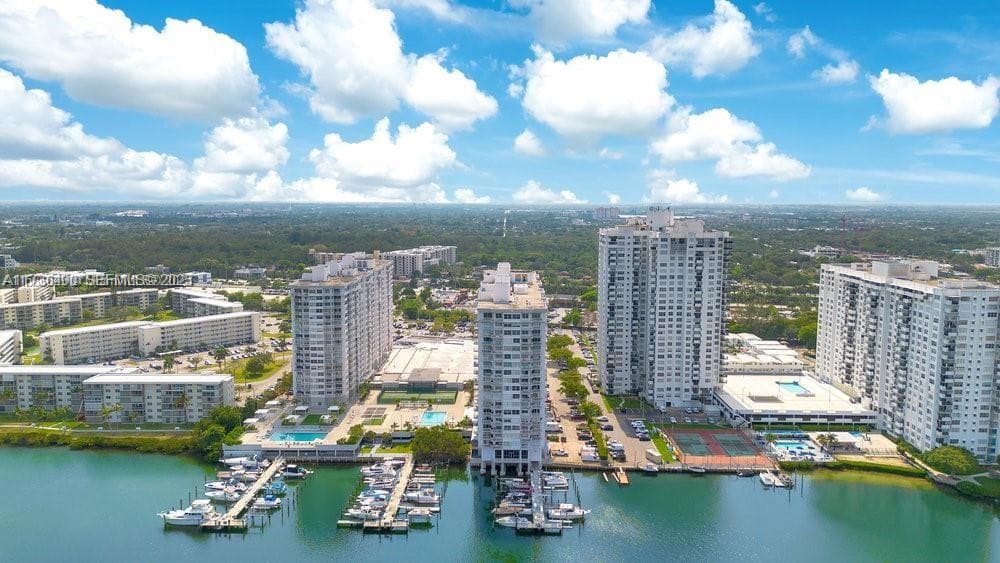 18031 Biscayne Blvd PH01 photo 14