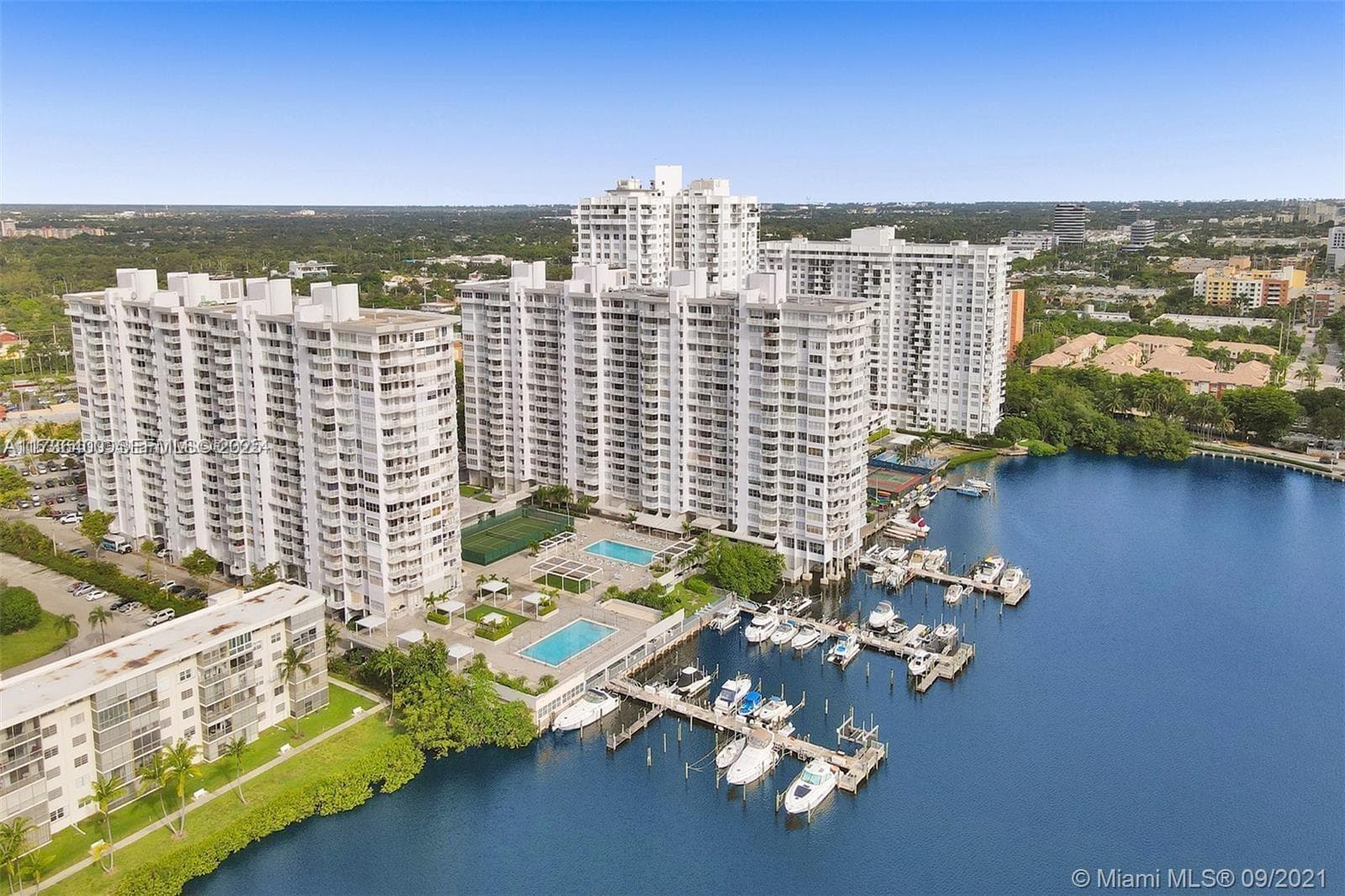 18031 Biscayne Blvd PH01 photo 15