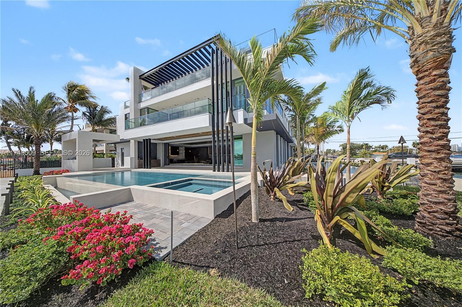 1400 Lake Dr 2