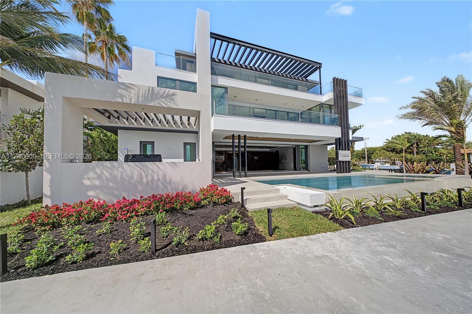 1400 Lake Dr 3