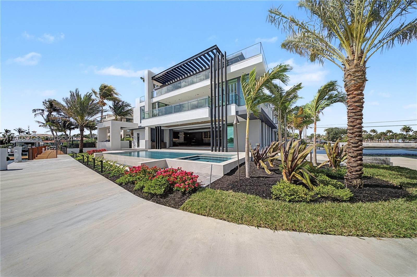 1400 Lake Dr 5