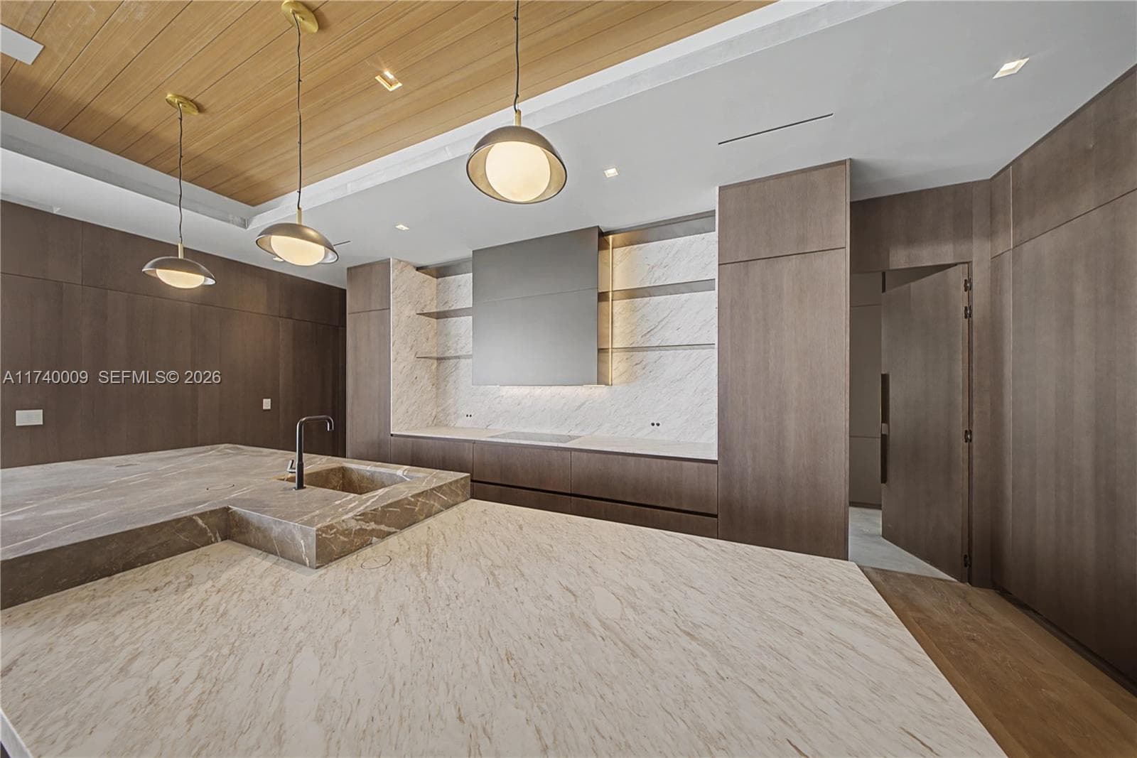 1400 Lake Dr photo 14