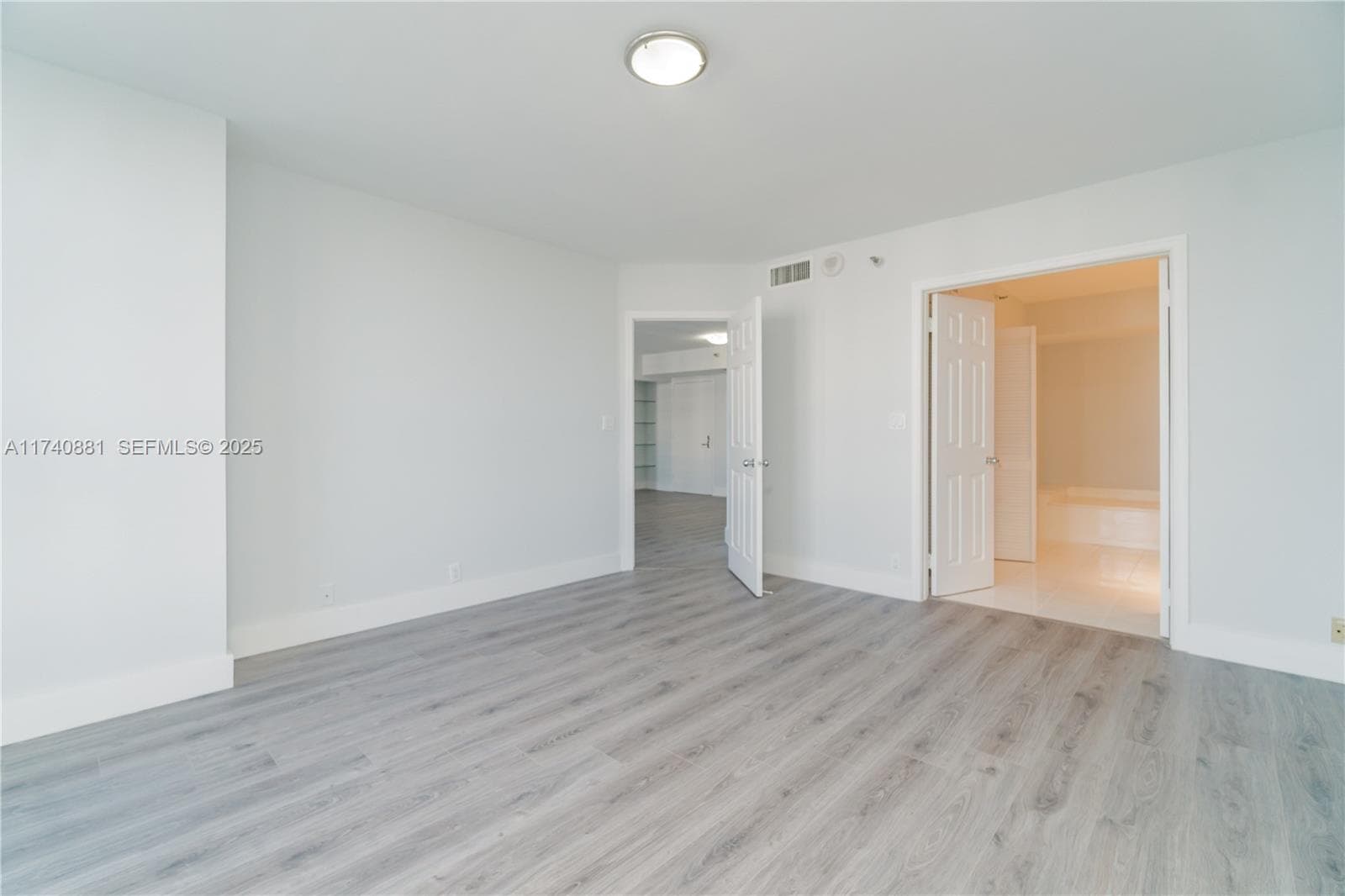 3530 Mystic Pointe Dr 1513 photo 7