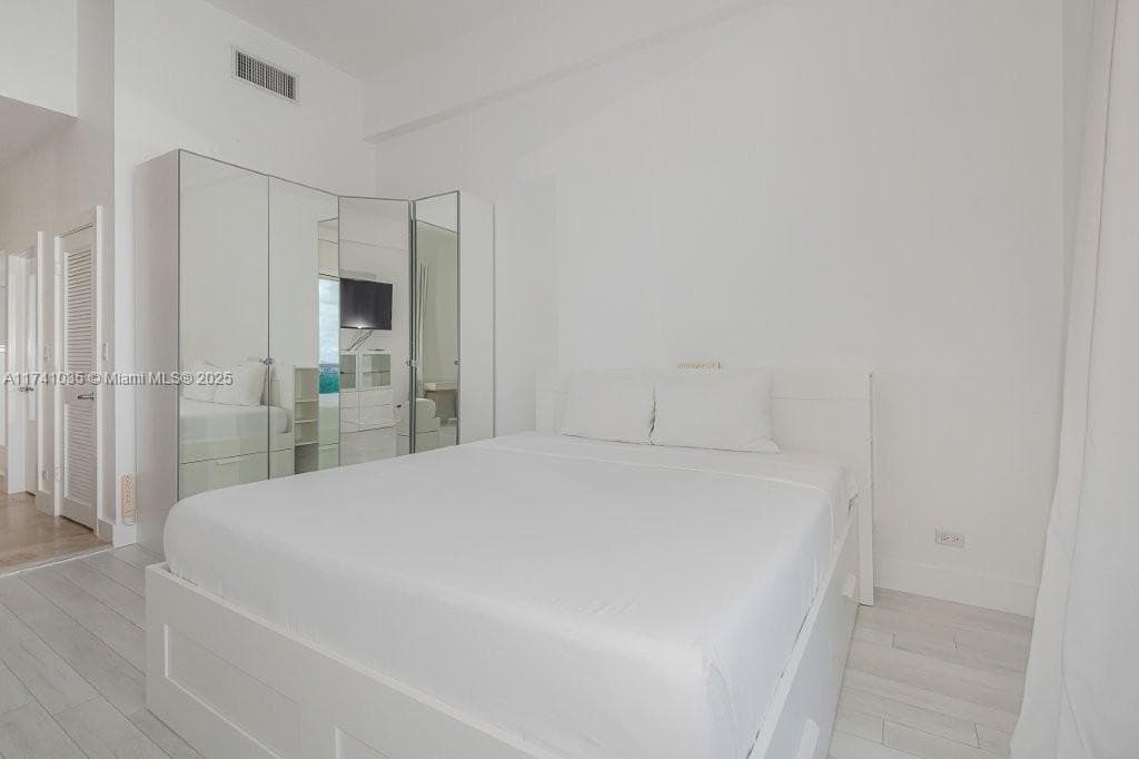 2301 Collins Ave 1629 photo 18