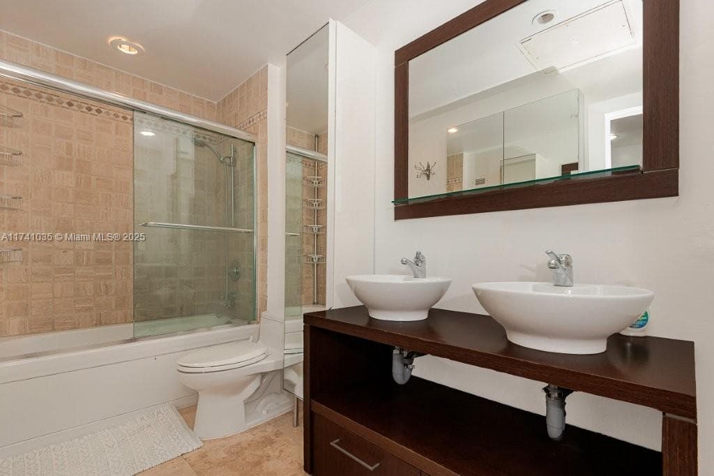 2301 Collins Ave 1629 photo 4