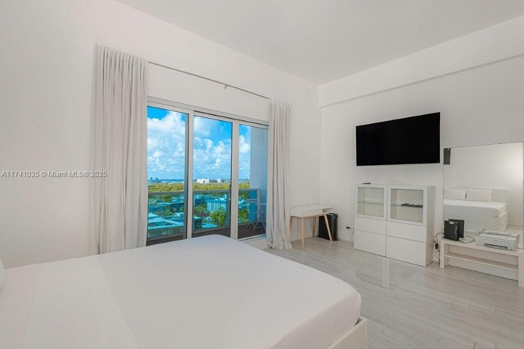 2301 Collins Ave 1629 photo 8