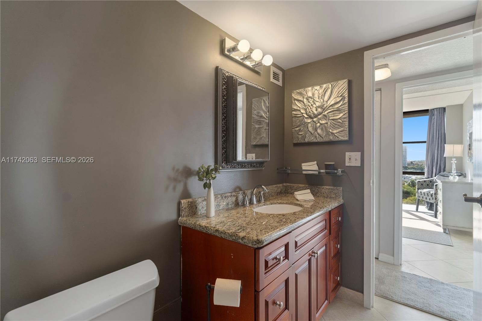 800 Parkview Dr 909 photo 23