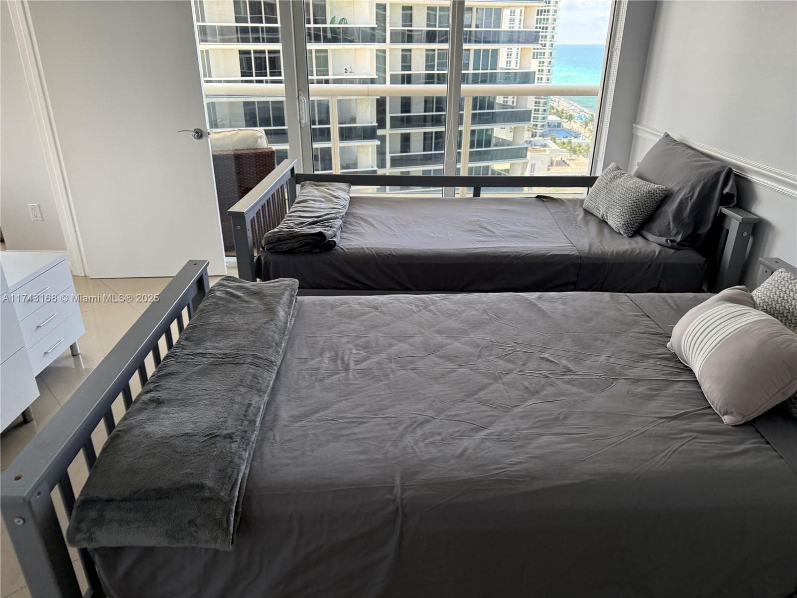 1830 Ocean Dr 1708 photo 12