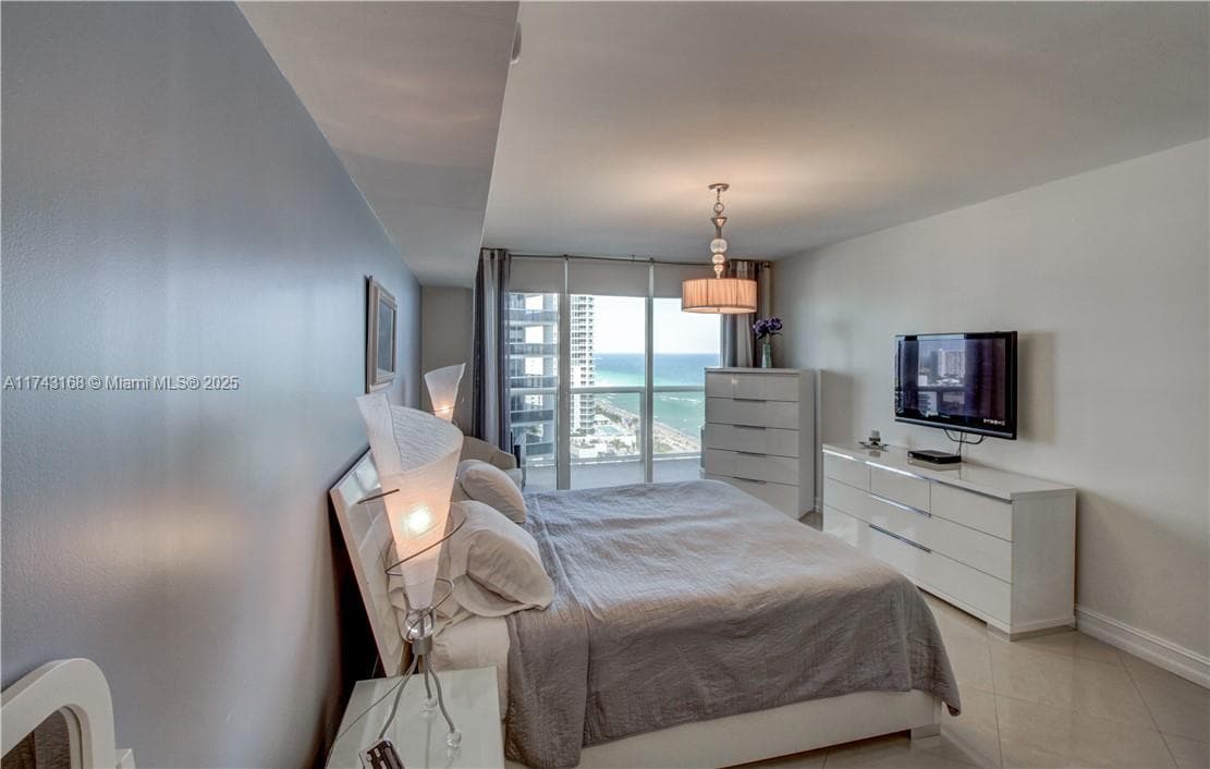 1830 Ocean Dr 1708 photo 7