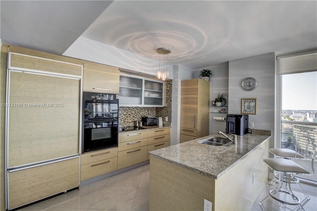 1830 Ocean Dr 5