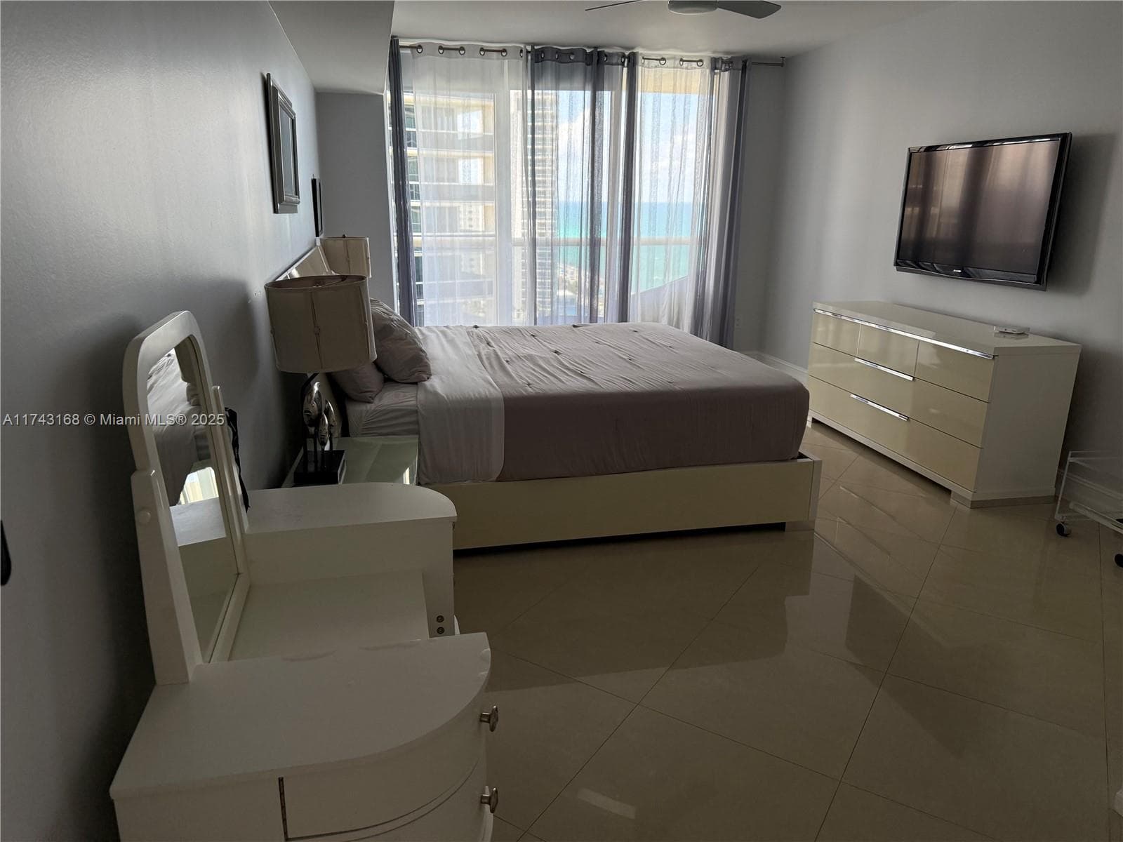 1830 Ocean Dr 1708 photo 10