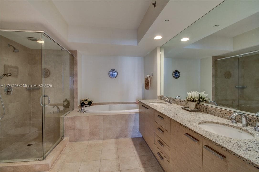 1830 Ocean Dr 1708 photo 11