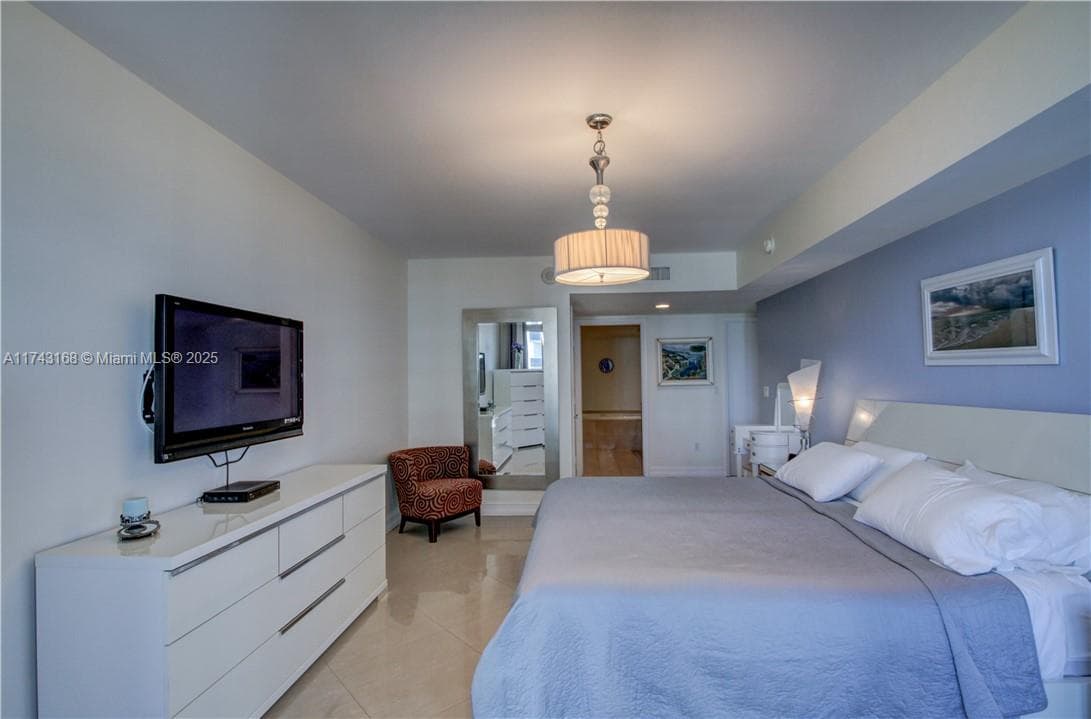 1830 Ocean Dr 1708 photo 8
