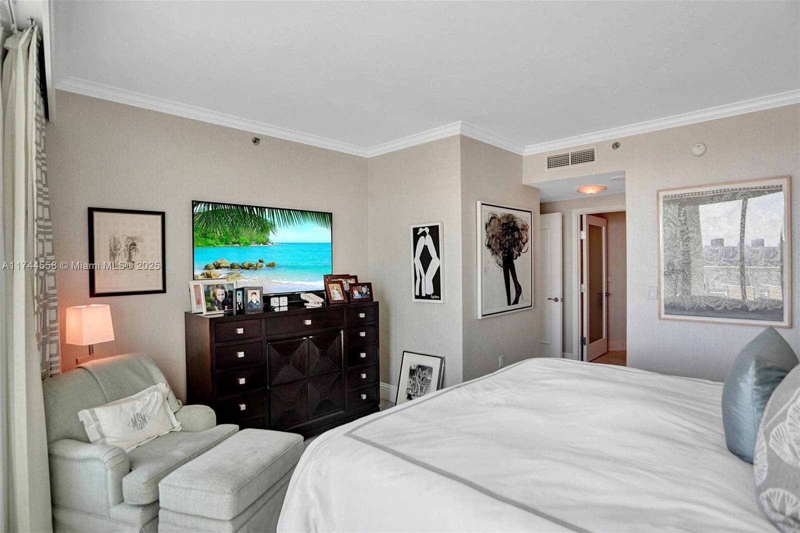 4401 Collins Ave 2114/2116 photo 17