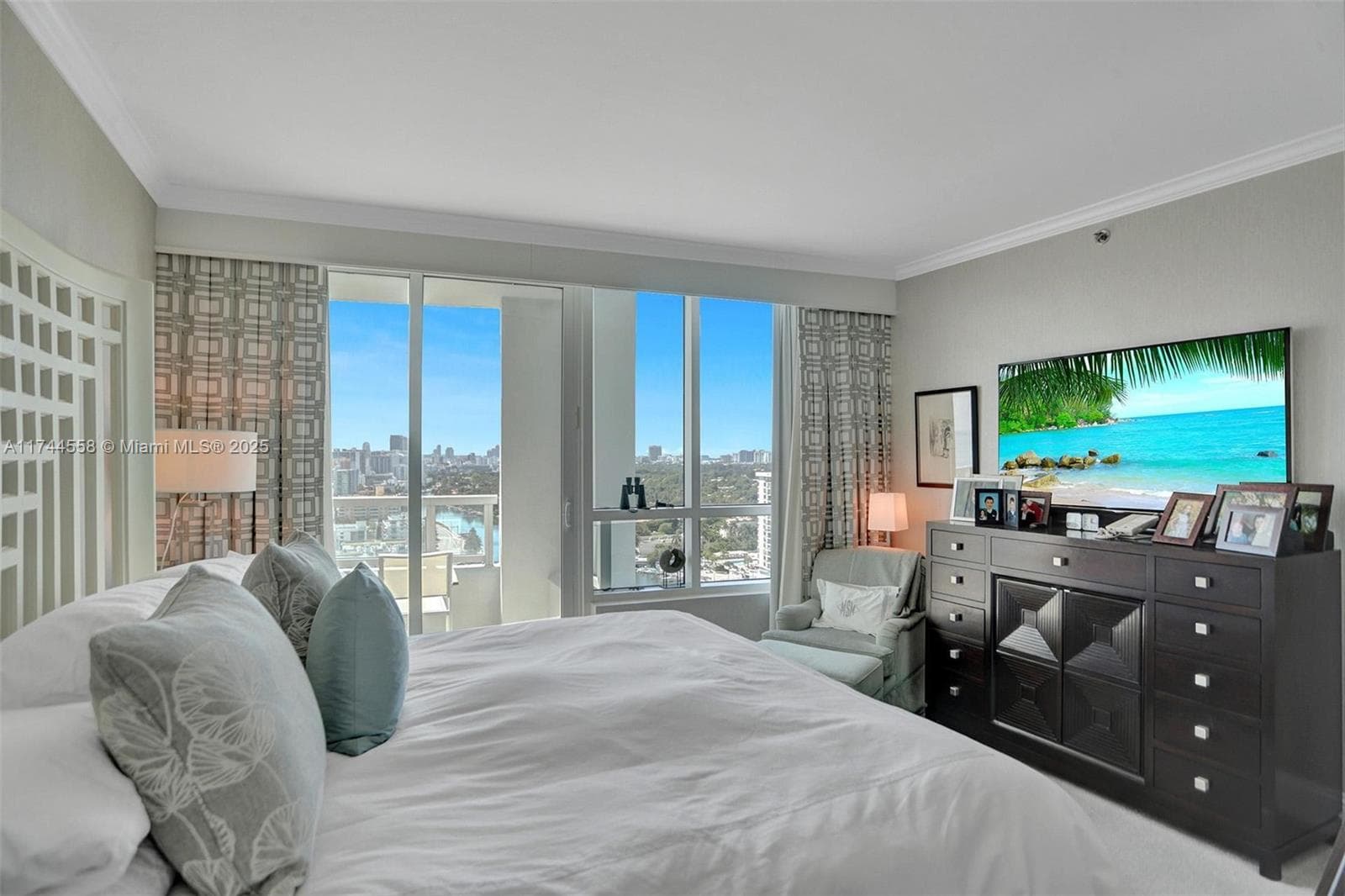 4401 Collins Ave 2114/2116 photo 16