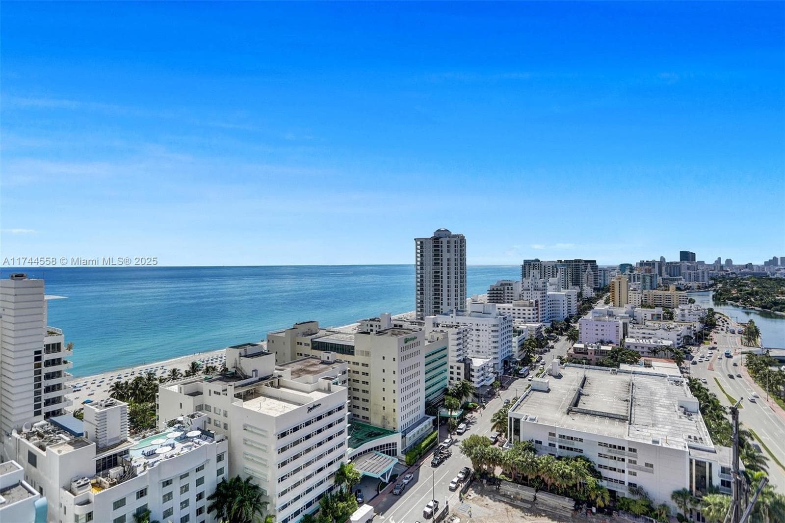4401 Collins Ave 1