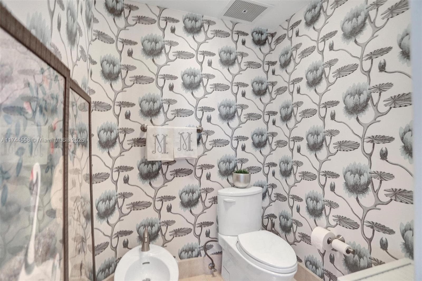 4401 Collins Ave 2114/2116 photo 24