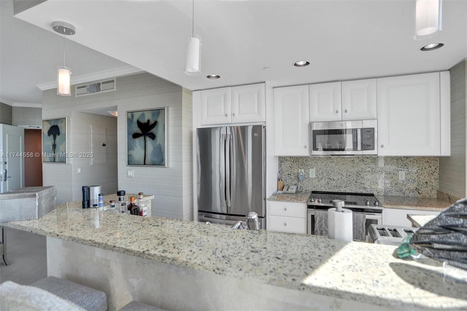4401 Collins Ave 2114/2116 photo 14
