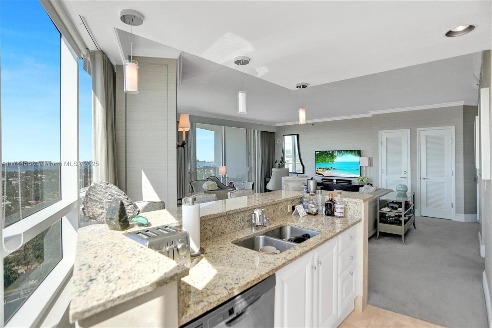 4401 Collins Ave 2114/2116 photo 11