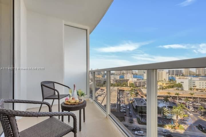18001 Collins Ave 903 photo 2